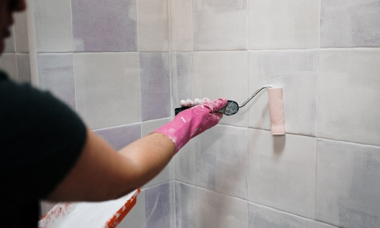 how to paint bathroom tiles